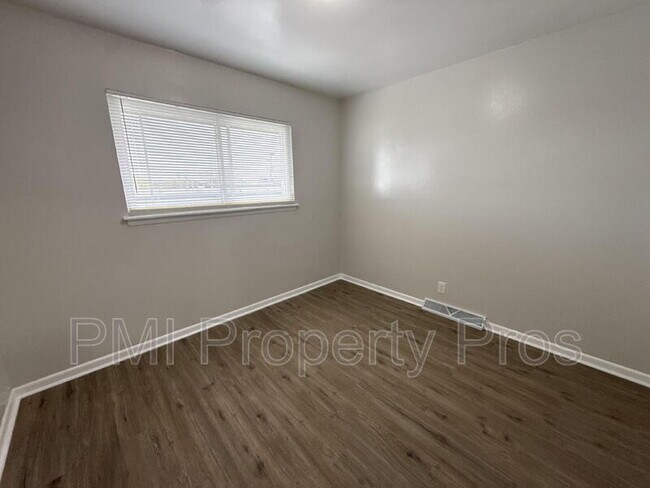 Building Photo - 7701 W Hampton Ave