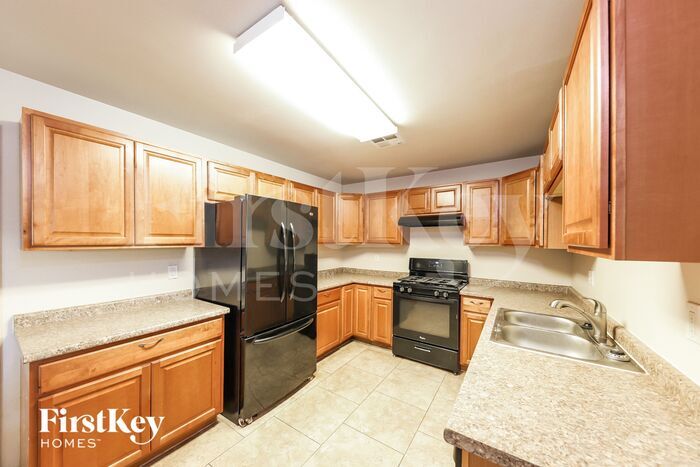 Building Photo - 2118 W Montebello Ave