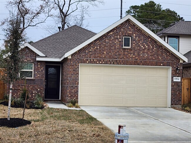 Building Photo - 1954 Ballesteros St