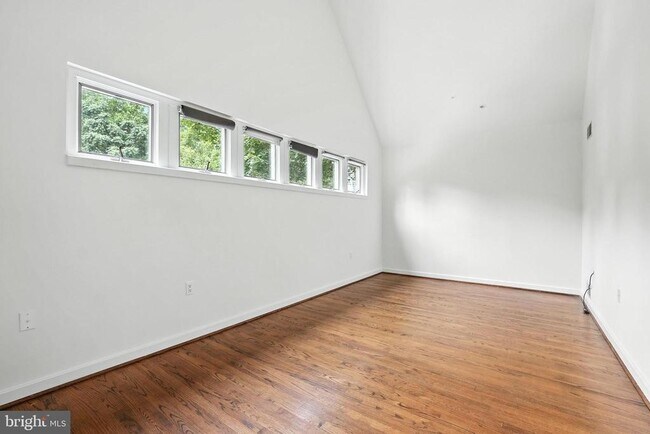 Building Photo - 6702 Oregon Ave NW