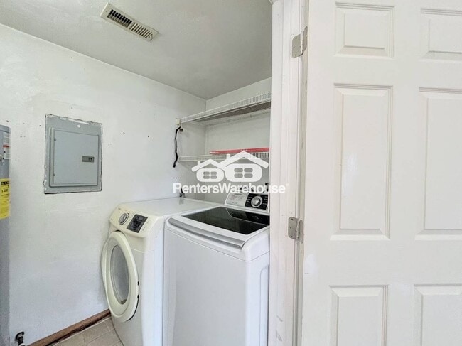 Building Photo - 4945 Paine Ln