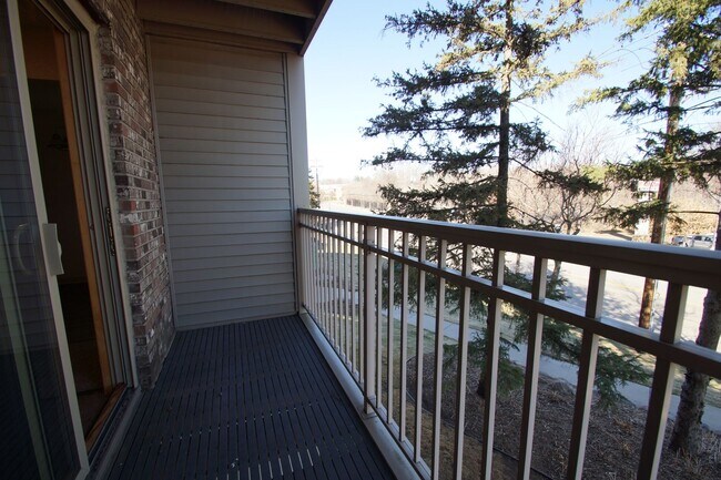 Building Photo - Modern Elegance Meets Comfort – Beautifully Renovated Two-Bedroom