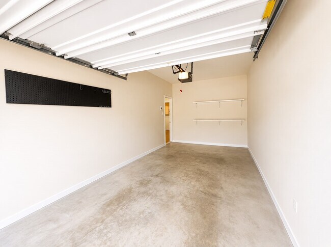 Building Photo - 13119 Stratford Skies Ln