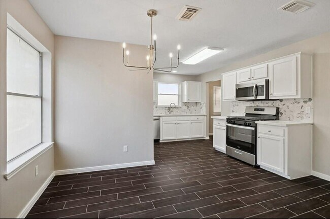 Building Photo - 16114 Cypress Valley Dr