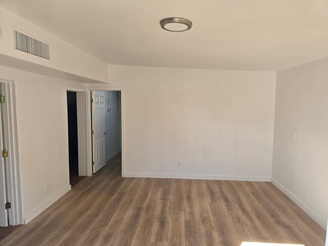 Building Photo - Move In Special!! - Beautifully Renovated ...