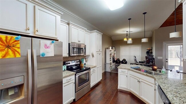 Building Photo - 150 Village Ct