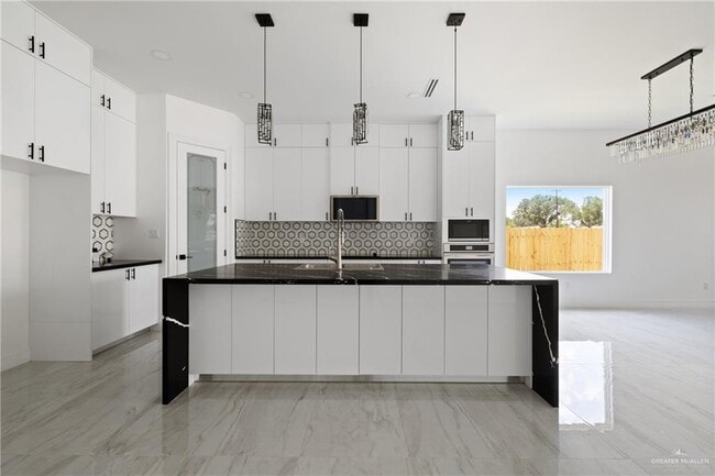 Building Photo - 32 Zimmerius Ave