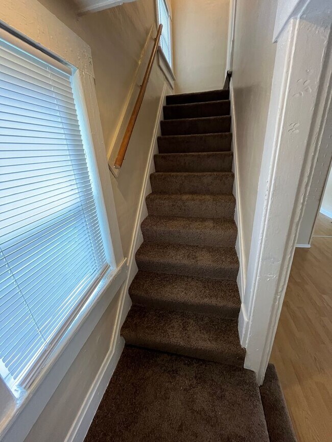 Building Photo - Spacious 2 Bedroom on Weber Rd.