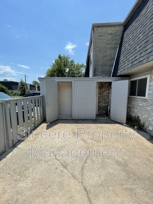 Building Photo - 202 Jason Dr