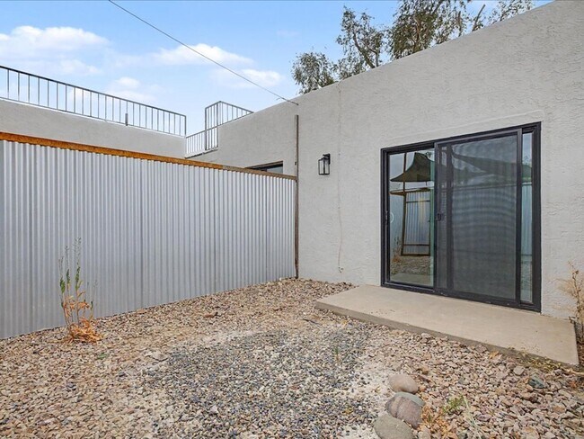 Building Photo - Beautiful & Spacious Home with Modern Upgrades & Community Amenities