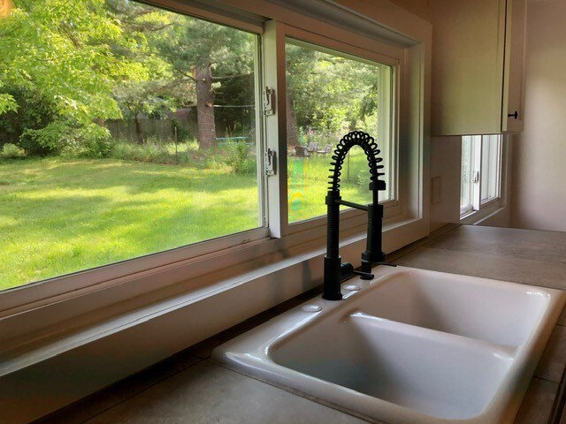 Building Photo - 662 Lamberton St NE