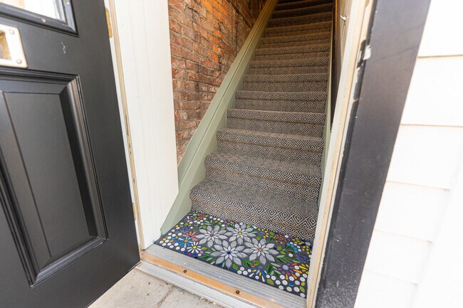 Building Photo - 318 W State St