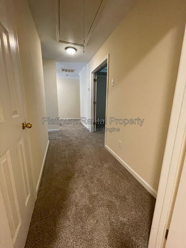 Building Photo - 7115 Red Fox Ln