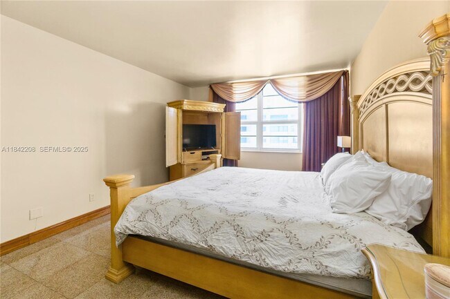 Building Photo - 100 Lincoln Rd