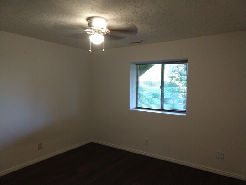 Building Photo - 4045 W Juniper Rd