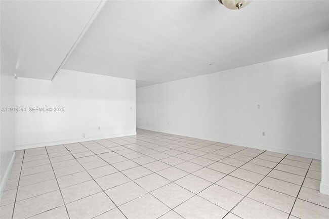 Building Photo - 15504 Sharpecroft Dr