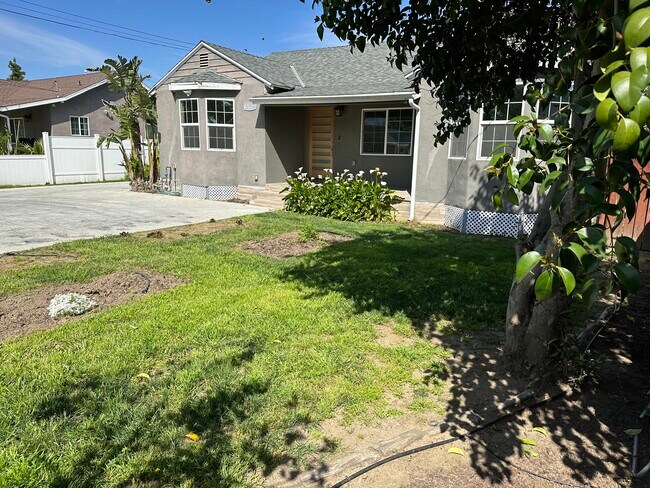 Front of house/ yard - 6712 Cedros Ave