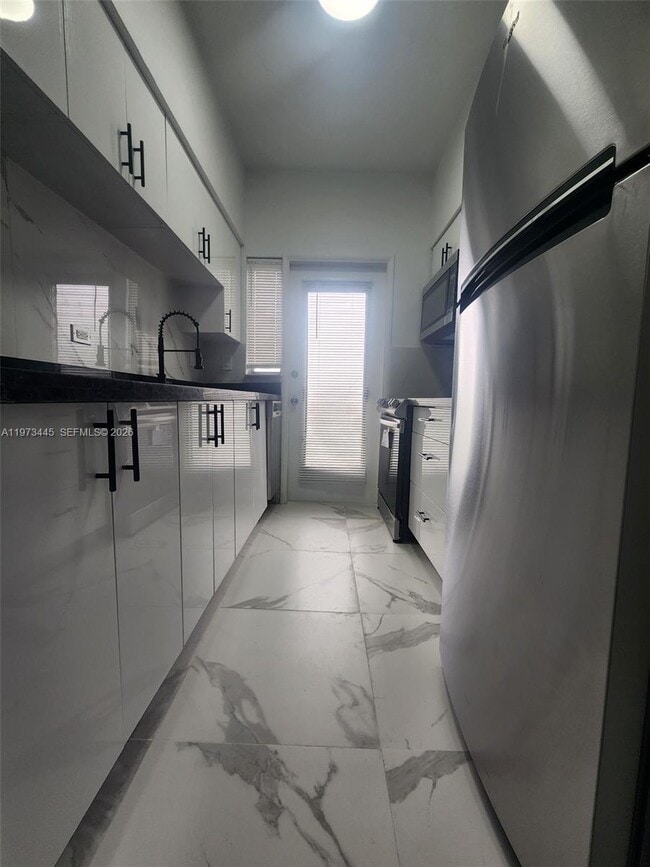 Building Photo - 2101 Normandy Dr