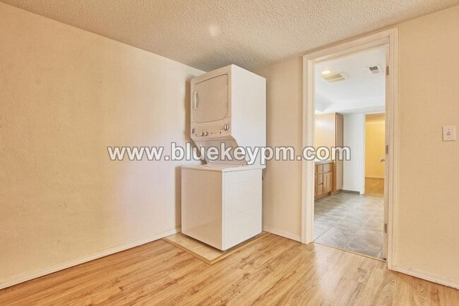 Building Photo - 1102 NW 41st St