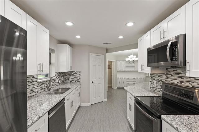 Building Photo - 2825 Knollwood Dr