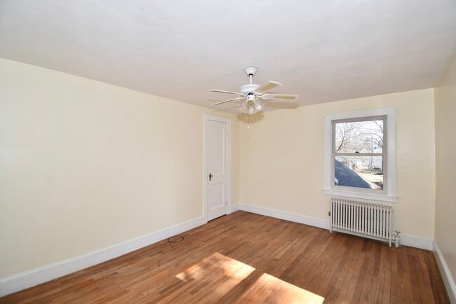 Building Photo - 582 Springfield St