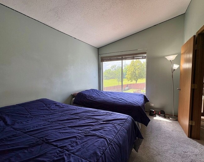 Building Photo - 15 Yardley Ct