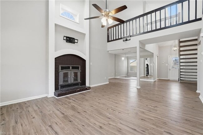 Building Photo - 1329 Thamesford Dr