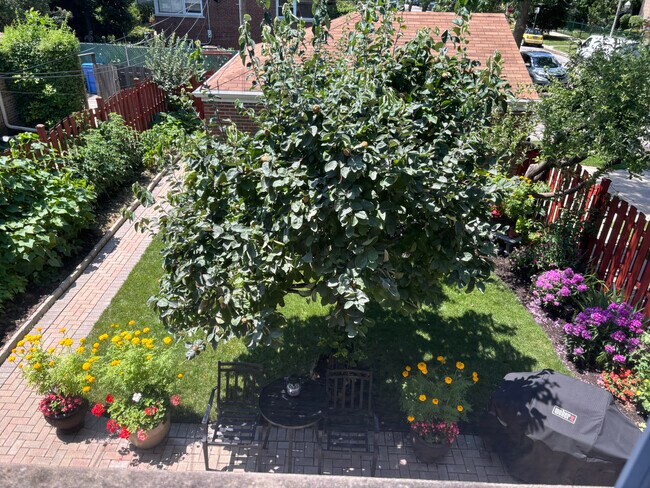 Building Photo - 5658 N Richmond St