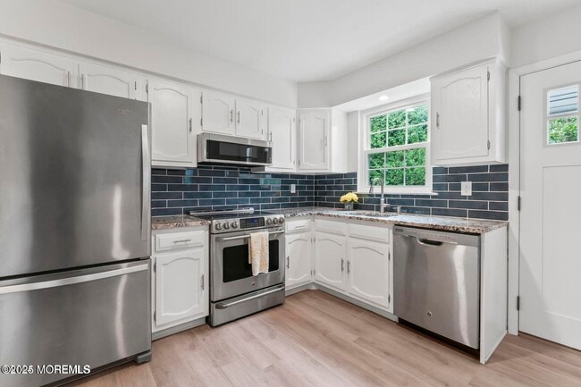 Building Photo - 6B Bayberry Ln