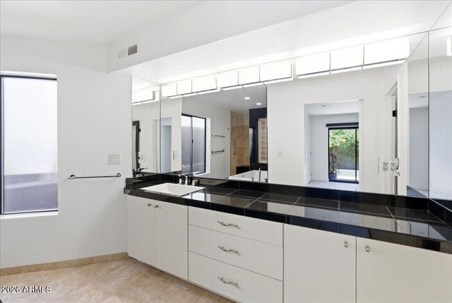 Building Photo - 5309 N 24th Pl