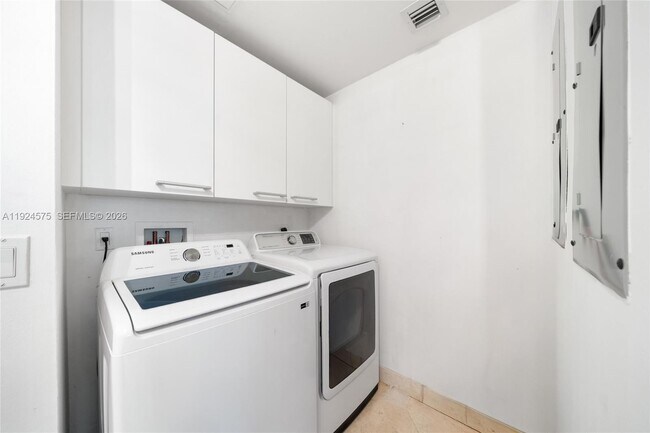 Building Photo - 10225 Collins Ave