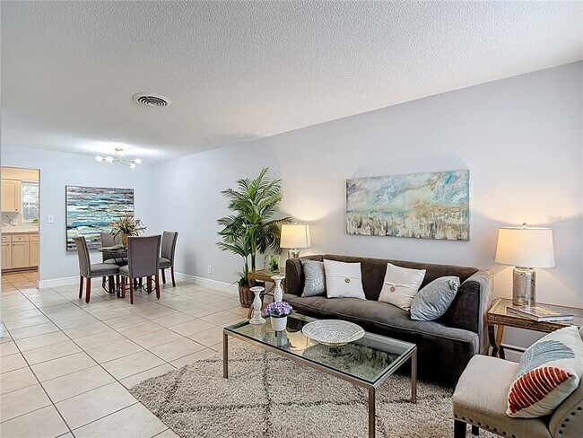 Building Photo - 222 Southeast Jefferson Cir N