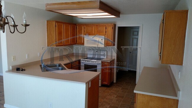 Building Photo - 1670 Wildflower Cir