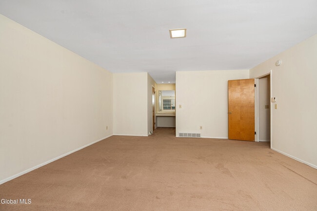 Building Photo - 3 Springwood Manor Dr