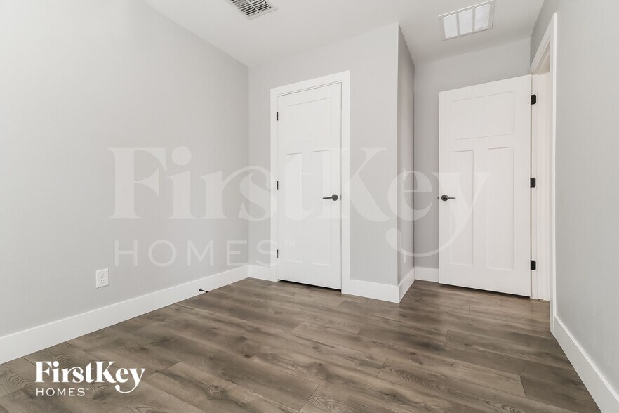 Building Photo - 3858 W Tamarisk Ave