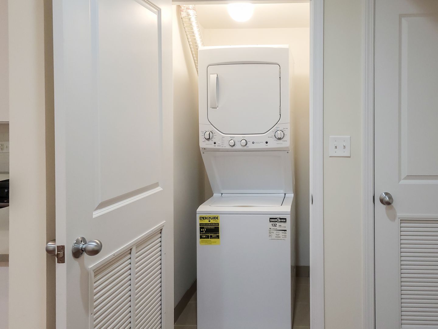 Building Photo - 1829 W Leland Ave