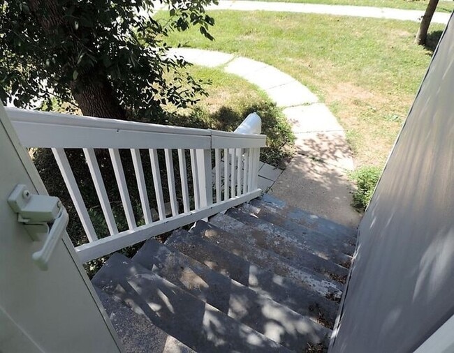 Building Photo - $1,400 | 3 Bedroom, 1 Bathroom Top Floor Duplex | No Pets | Available for August 1st, 2026 Move In!