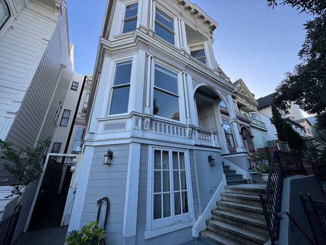 Building Photo - Elegant and Remodeled 3BR Victorian Flat n...