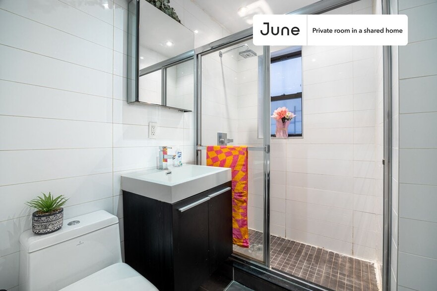 Building Photo - Room in Shared 2.0 bed/1 bath home