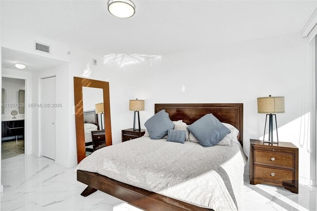 Building Photo - 488 NE 18th St