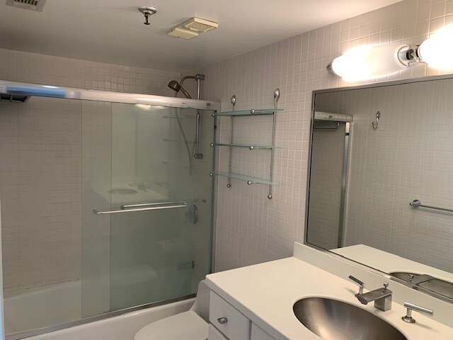 Master Bath - 400 E Colonial Dr