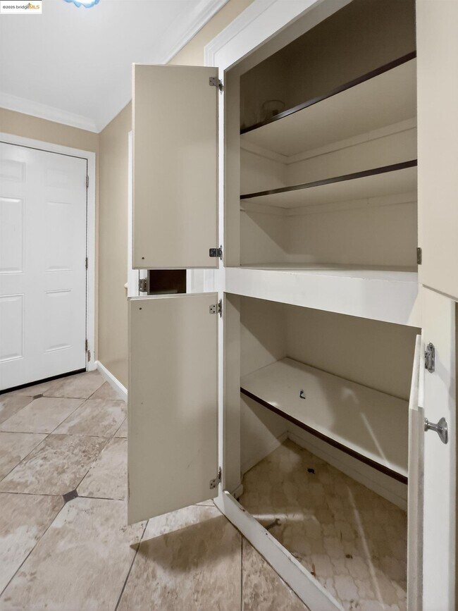 Building Photo - 2322 Peachtree Cir