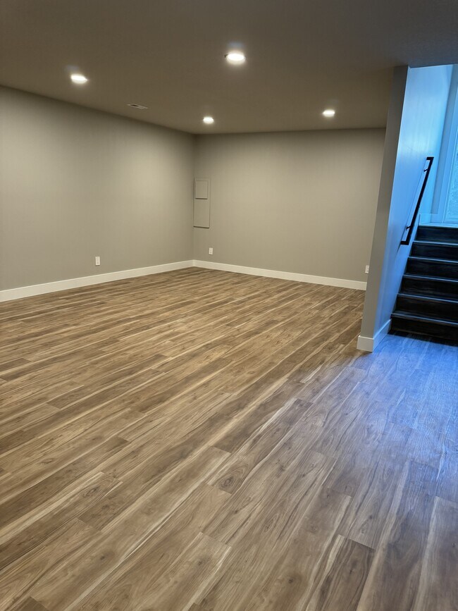 Building Photo - 698 Long Path Ct