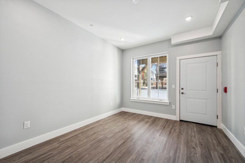 Building Photo - 707 W Cumberland St