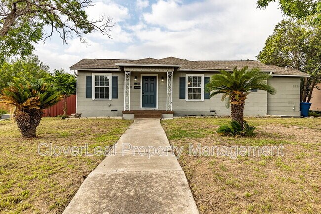 Building Photo - 402 W Wildwood Dr