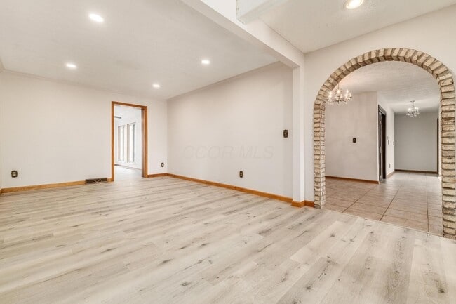 Building Photo - 6253 Headley Heights Ct