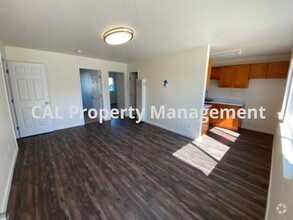 Building Photo - Newly Remodeled 2 Bedroom Apartment!