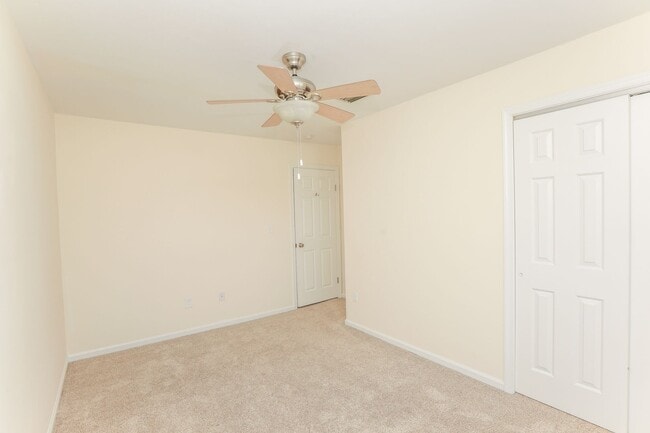 Building Photo - Spacious 4BR Home with a Fenced Yard & Jetted Tub