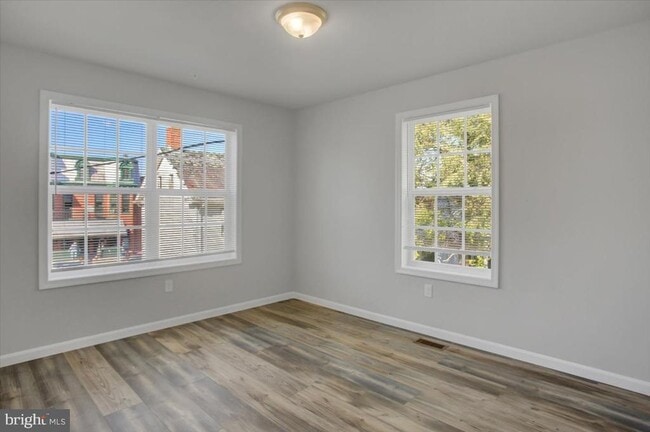 Building Photo - 36 Dahlgren St