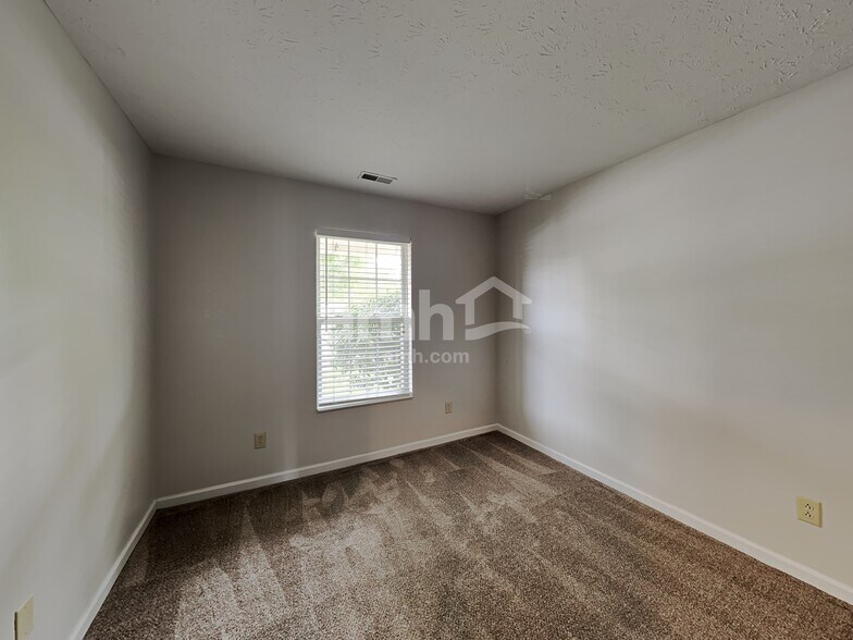 Building Photo - 1090 Meadowview Ct